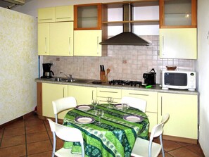 Private kitchen - Nice Apartment With a Beautiful Location at Flowerriviera (Imperia)