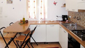 Private kitchen - Nice Apartment With a Beautiful Location at Flowerriviera (Imperia)