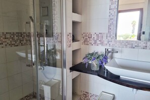 Apartment | Bathroom