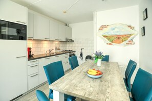 House | Private kitchen - Well Equipped Holiday Home in Nieuwvliet Near the Beach (Nieuwvliet)