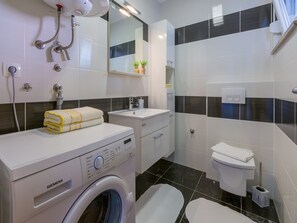 Apartment | Bathroom | Shower