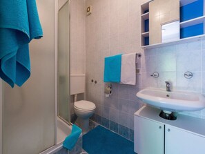 Apartment | Bathroom