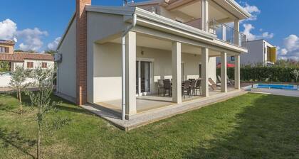Villa with Private Pool & Garden near Porec & Water Park