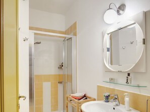 Shower, towels