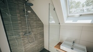 Bathroom - Luxurious Home With a Beautiful Outdoor Space Near the Beach (Ouddorp)