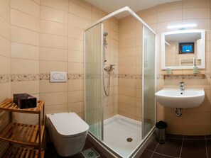 Shower, towels - Valley View Apartment in Goreljek near Mount Traiglaiv Trail (Bohinj)