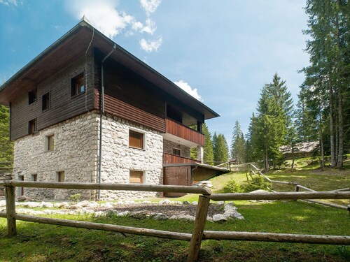 Valley View Apartment in Goreljek near Mount Traiglaiv Trail