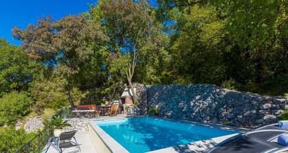 Quaint Holiday Home in Grizane With Swimming Pool