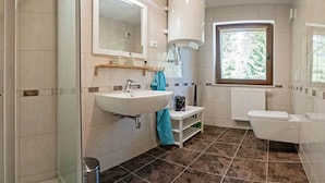 Shower, towels - Beautiful, Renovated Apartment in the Heart of the Triglav National Park (Bohinj)