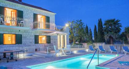 Villa in Sumartin Near the Beach & Ferry Port