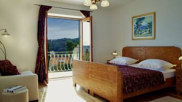 Villa | 4 bedrooms, individually furnished, iron/ironing board, bed sheets