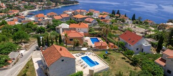 Villa in Sumartin Near the Beach & Ferry Port