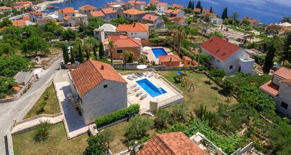 Villa in Sumartin Near the Beach & Ferry Port