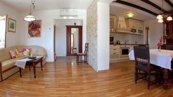 Villa | Dining