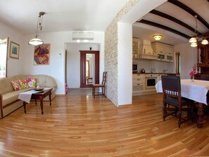 Villa | Dining - Villa in Sumartin Near the Beach & Ferry Port (Selca)