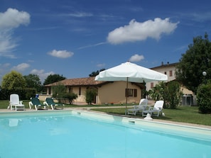 Outdoor pool - Spacious Holiday Home in Assisi With Pool (Assisi)