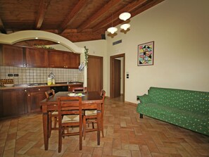 Oven - Spacious Holiday Home in Assisi With Pool (Assisi)