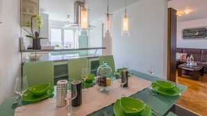 Dining - Comfortable Apartment With Pool and Terrace With Sea View (Crikvenica)