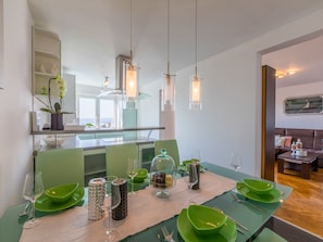 Dining - Comfortable Apartment With Pool and Terrace With Sea View (Crikvenica)
