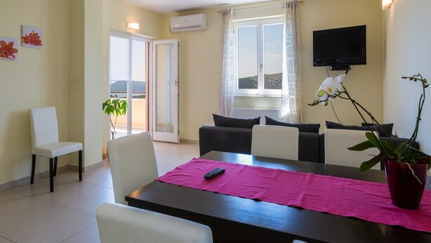 Unclassified image, 1 of 23, button - Adorable Holiday Home With Private Pool & Great Covered Terrace (Vinodol)