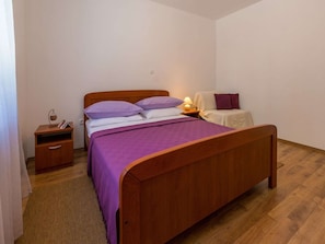 House | 2 bedrooms, individually furnished, internet