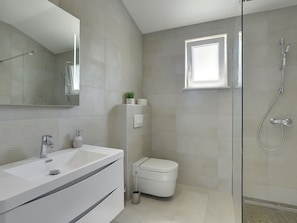 Shower, towels - Boutique Villa in Sveti Lovrec Labinski With Pool (Rasa)