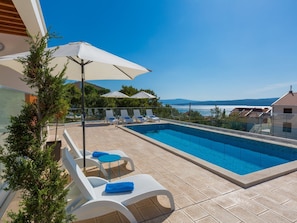 Outdoor pool - Fabulous Villa in Dramalj near Beach (Crikvenica)