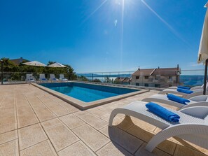 Outdoor pool - Fabulous Villa in Dramalj near Beach (Crikvenica)