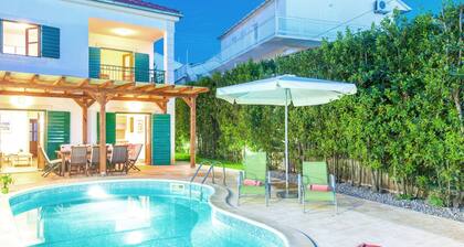 Charming Villa With Spacious Rooms and Private Swimming Pool in the Lavender Island of Hvar