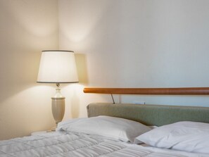 1 bedroom, individually furnished - Residential Complex With Panoramic Views and Pool (Oggebbio)