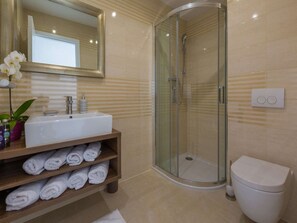 Bathroom - Beautiful Villa Apartment With Swimming Pool and Sea View (Crikvenica)