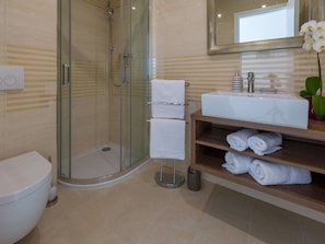 Bathroom - Wonderful Villa Apartment With Swimming Pool & Sea View (Crikvenica)
