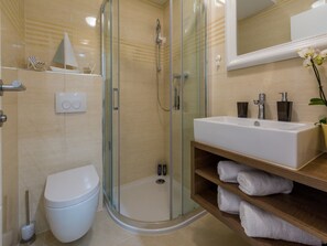 Bathroom - Lovely Villa Studio Apartment With Swimming Pool (Crikvenica)