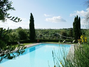 Outdoor pool - Spacious Apartment Furnished in Italian Style in the Hills (Montaione)