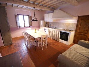 DVD player - Spacious Apartment Furnished in Italian Style in the Hills (Montaione)