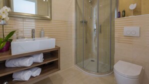 Villa | Bathroom