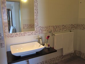 Shower, towels