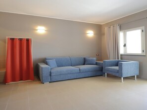 Living room - Comfortable Apartment Near the Sea (Syracuse)