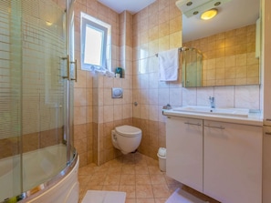 Bathroom - Lavish Apartment in Crikvenica With Sea View (Crikvenica)