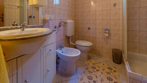 Apartment | Bathroom - Modern Apartment in Crikvenica With Swimming Pool (Crikvenica)