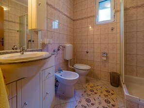 Bathroom - Modern Apartment in Crikvenica With Swimming Pool (Crikvenica)