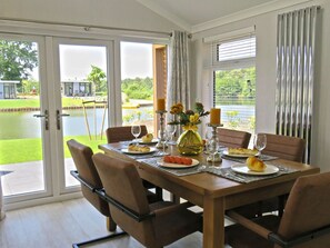 Chalet | Dining