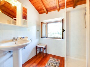 House | Bathroom