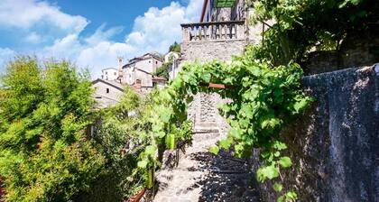 Farmhouse in Italy With Private Terrace