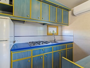 Mobile Home | Private kitchen - Mobile Home in Banjole Near Beach Centinera (Medulin)