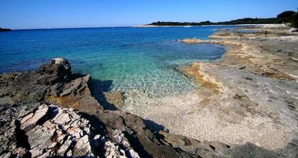 Mobile Home in Banjole Near Beach Centinera