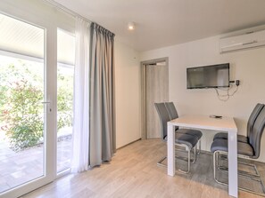 Mobile Home | Dining