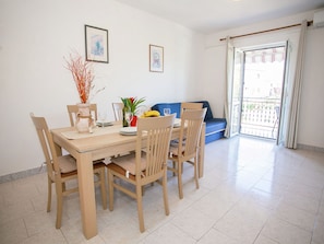 Dining - Cosy Apartment Near the Beach With a Sea View (Funtana)