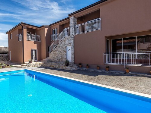 Modern Apartment Noa II in Villa Valtrazza With Pool in Center of Village Tar