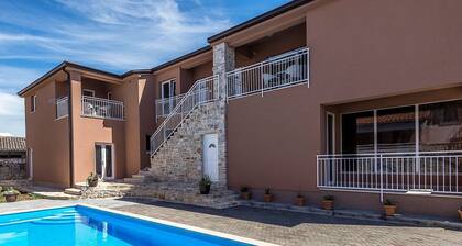 Modern Apartment Noa II in Villa Valtrazza With Pool in Center of Village Tar